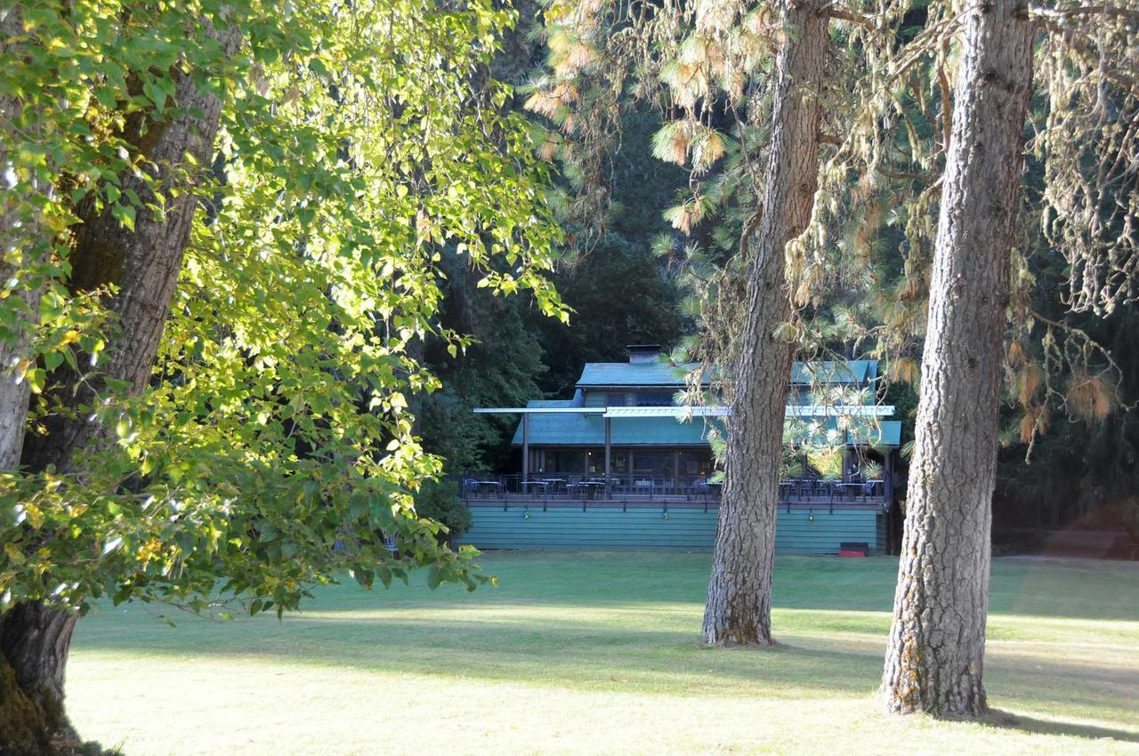 Morrisons Rogue River Lodge Merlin Exterior photo