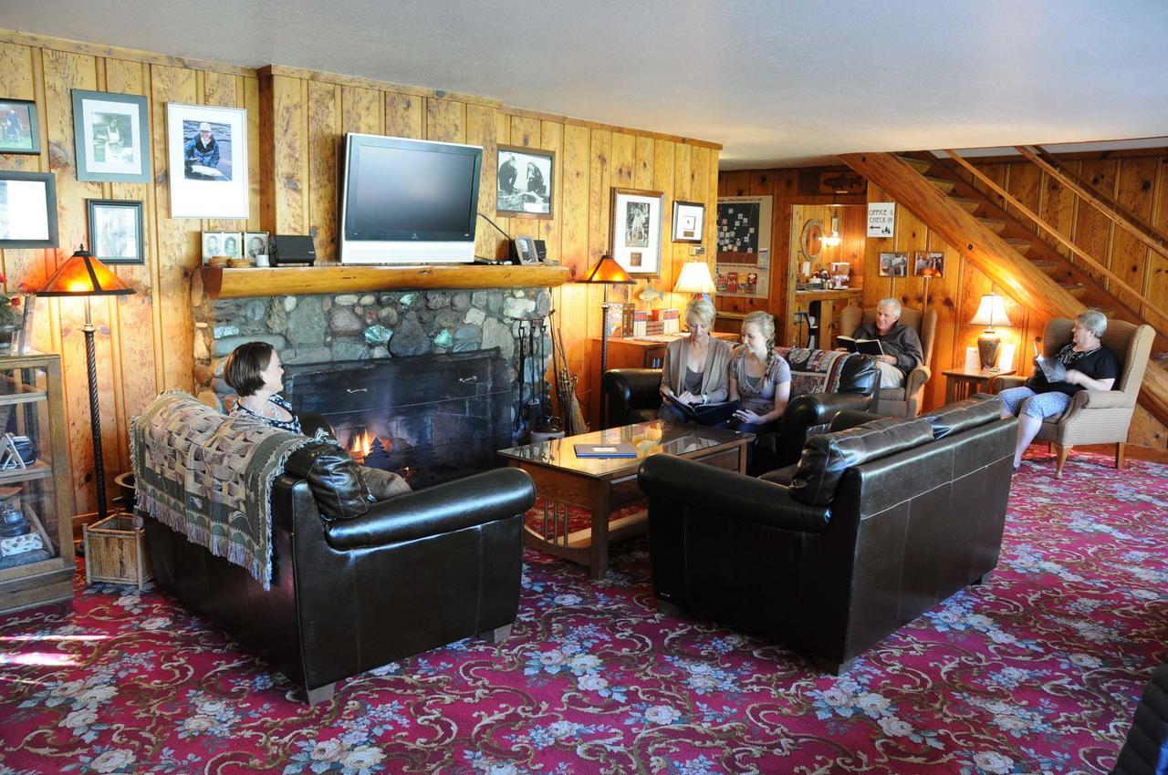 Morrisons Rogue River Lodge Merlin Exterior photo