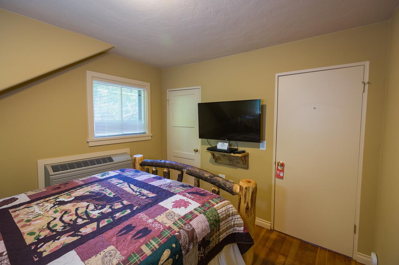 Morrisons Rogue River Lodge Merlin Exterior photo