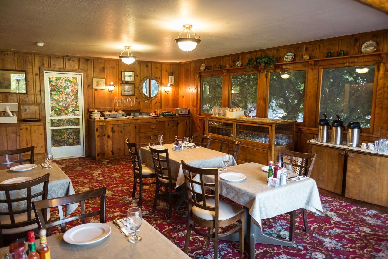 Morrisons Rogue River Lodge Merlin Exterior photo