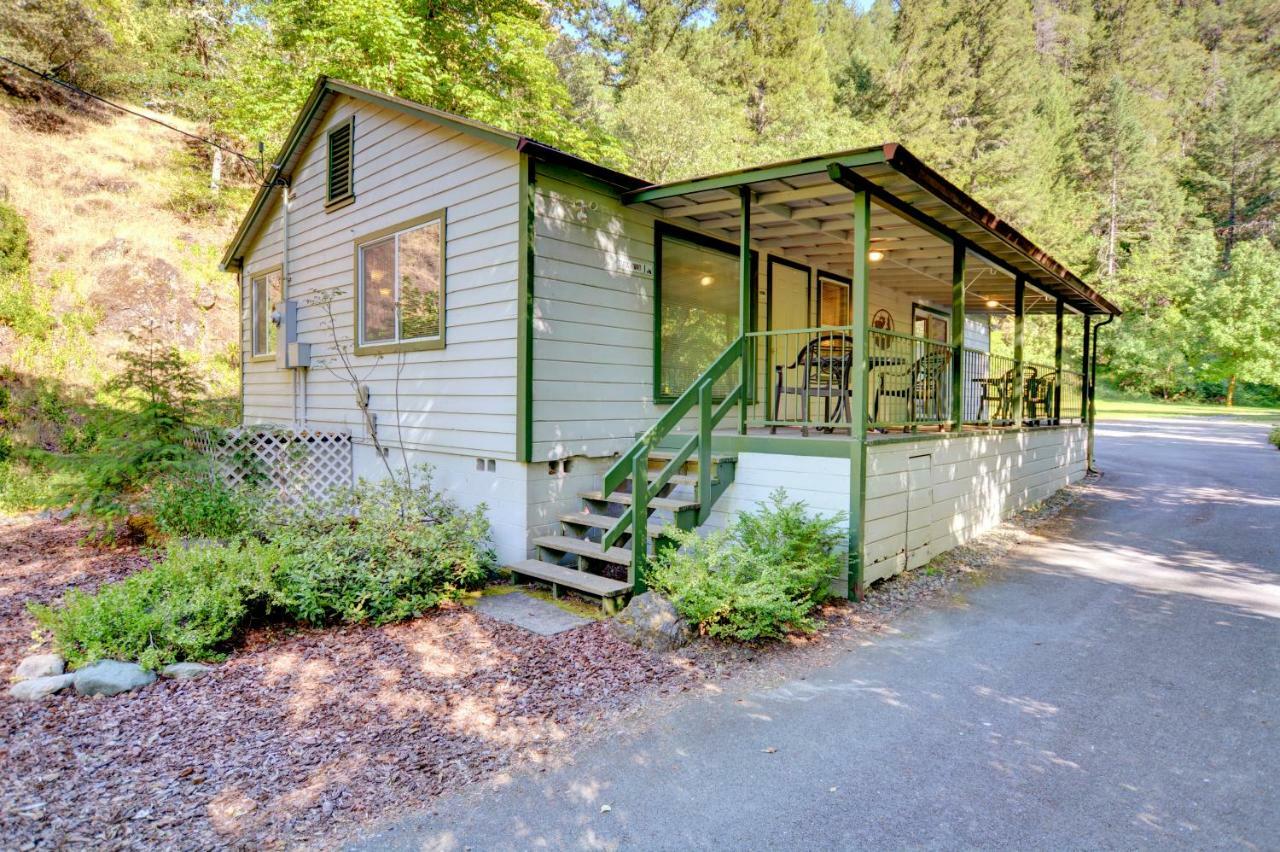 Morrisons Rogue River Lodge Merlin Exterior photo
