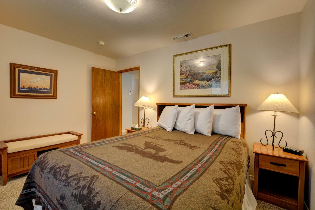 Morrisons Rogue River Lodge Merlin Exterior photo