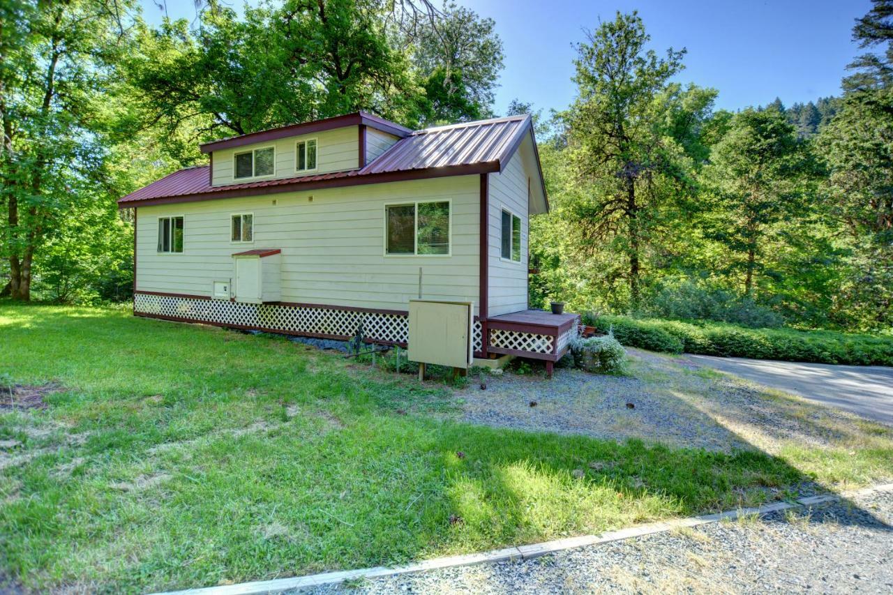 Morrisons Rogue River Lodge Merlin Exterior photo