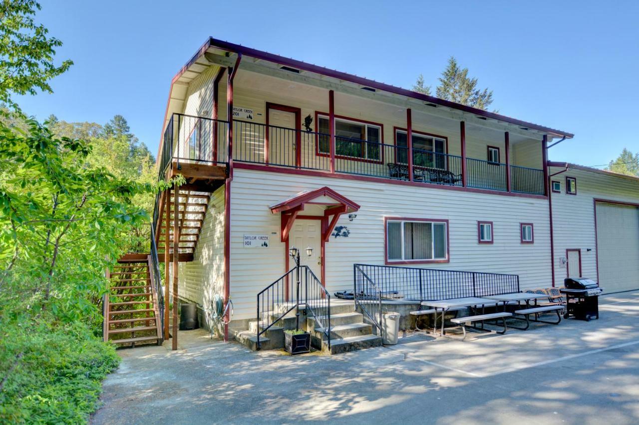 Morrisons Rogue River Lodge Merlin Exterior photo